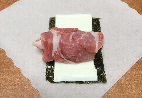 肉巻きトマトのチーズ春巻き